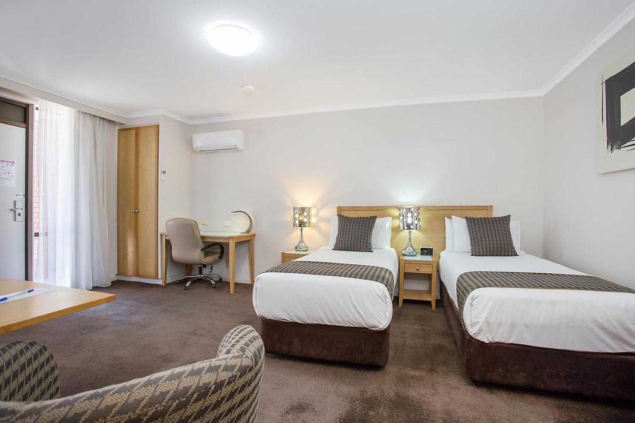 Mid City Motel Варрнамбул Экстерьер фото